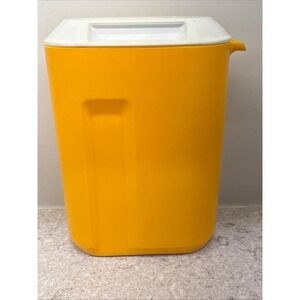 VTG RUBBERMAID  2-B Slim BEVERAGE PITCHER  YELLOW /White lid 2-1/2 Qt #2366